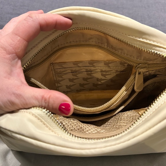 Lo & Sons Nouvelle nylon crossbody bag EUC - Picture 11 of 16